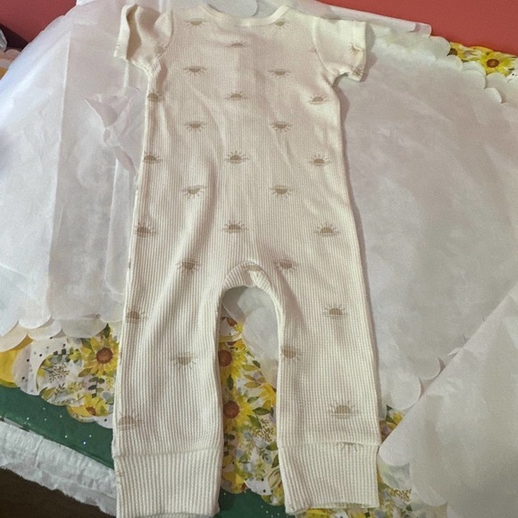 Gerber one piece outfit - Picture 3 of 3